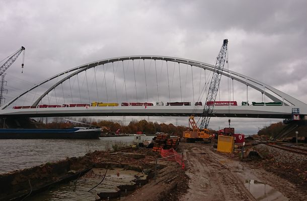 Nieuwe brug in Geel-Stelen is klaar voor het verkeer